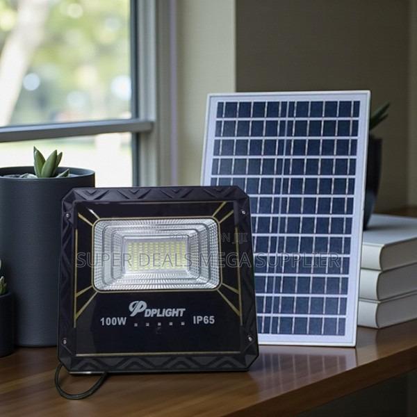 100w Energy Saving Solar Flood Light Ip66 Waterproof Outdoor Security