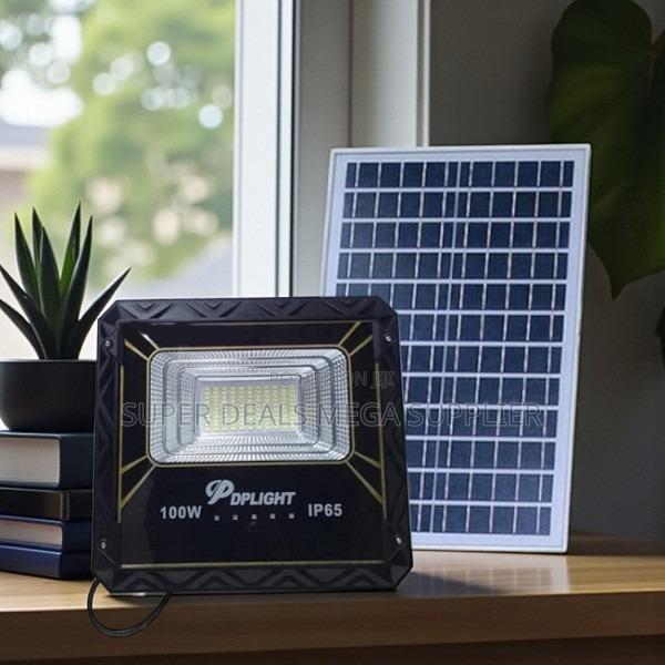 100w Solar Flood Light Automatic Light Control Ip66 Waterproof Outdoor