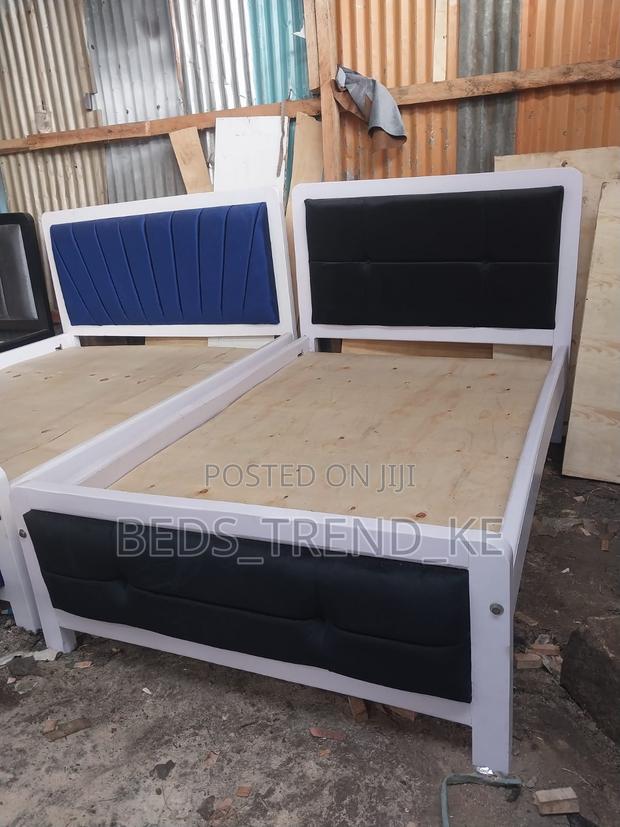 Luxurious 5 by 6 Ft Mocket Bed - main view