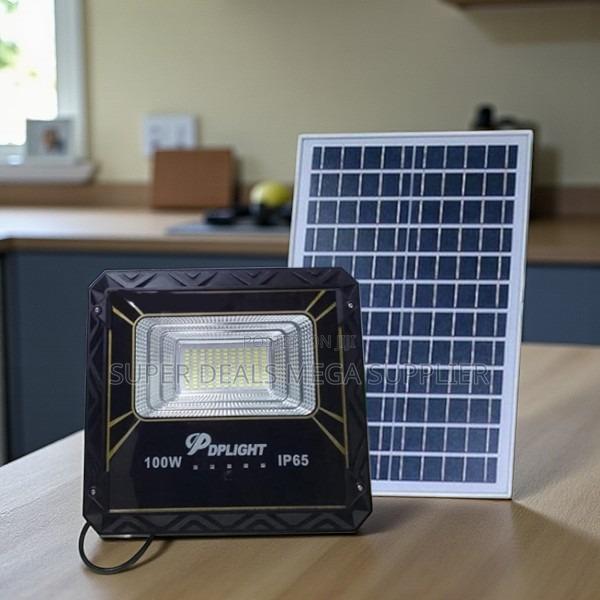 100w Outdoor Solar Flood Light Energy Saving High Brightness Ip66