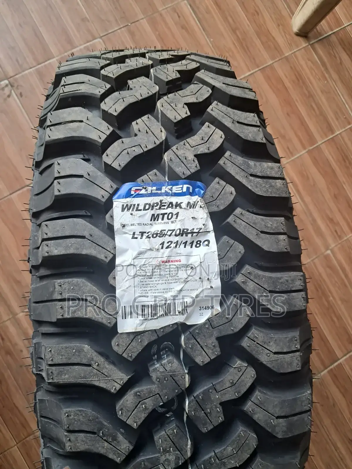 Falken 265/70/17
