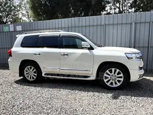 Toyota Land Cruiser 4.6 V8 VX-R 2014 White