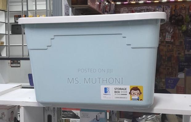 Plastic Storage Box With a White Lid, Featuring Wheels for Portability - thumbnail 2