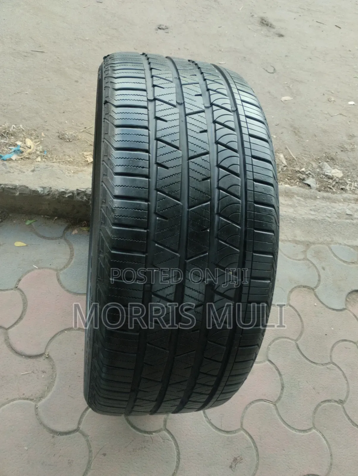 275/40r22 Continental