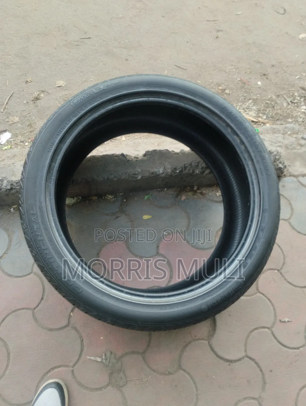 275/40r22 Continental