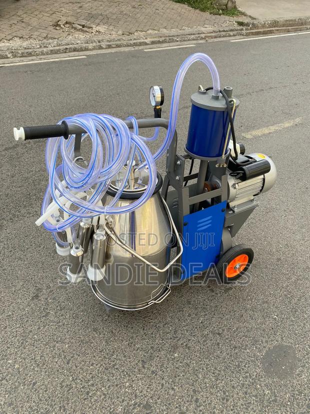 Automactic Milking Machine - thumbnail 3