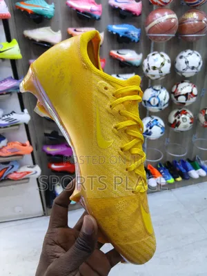 Air Zoom "Gold Strike" Mercurial Vapor 16 Soccer Cleats