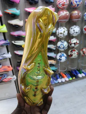 Air Zoom "Gold Strike" Mercurial Vapor 16 Soccer Cleats