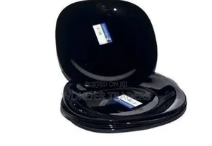 *Set of 6 Luminarc Square Black Plates 