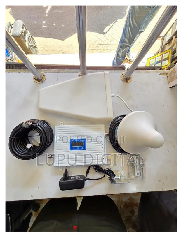 Signal Booster Complete With Cables - main view