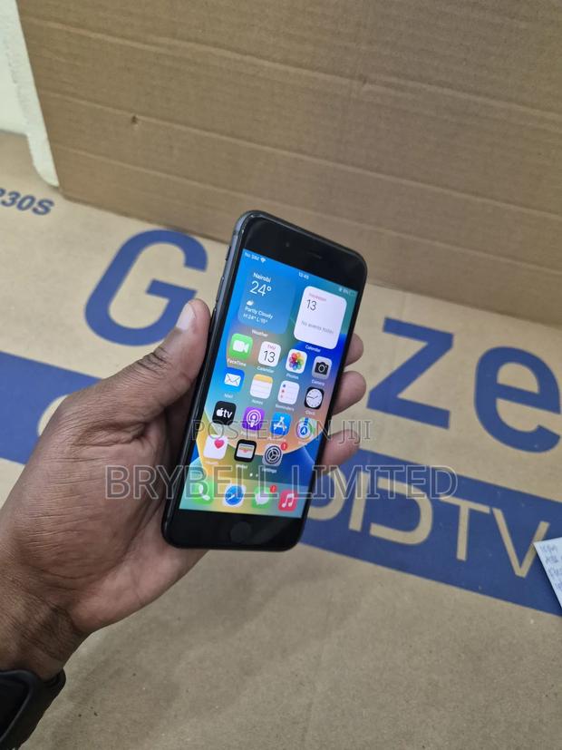 Apple iPhone 8 64 GB Black - thumbnail 4