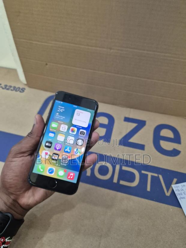 Apple iPhone 8 64 GB Black - main view