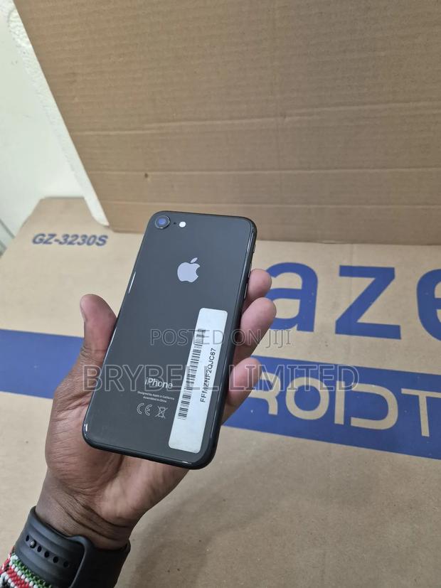 Apple iPhone 8 64 GB Black - thumbnail 3