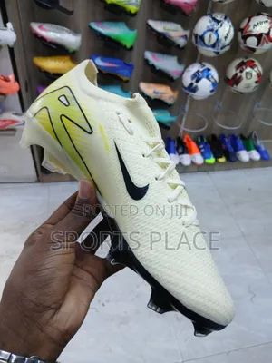 Air Zoom "Cream/Volt Edition" Vapor 15 Elite –Football Boots