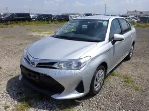 Toyota Axio 1.5 Hybrid 2WD 2019 Silver