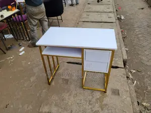 Manicure Styling Table /Nail Table