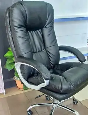 Rotating Black Office Chair/( Managerial)