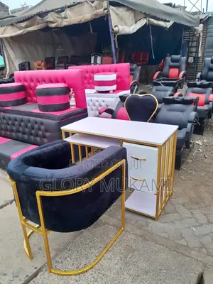 Manicure Styling Chairs And Table Set