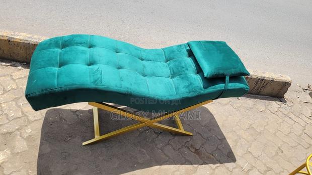 Green Velvet Lash Bed - main view