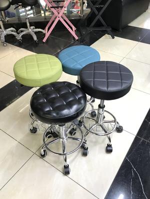 Height-Adjustable Manicure Stool With Wheels - Spa Pro - main view
