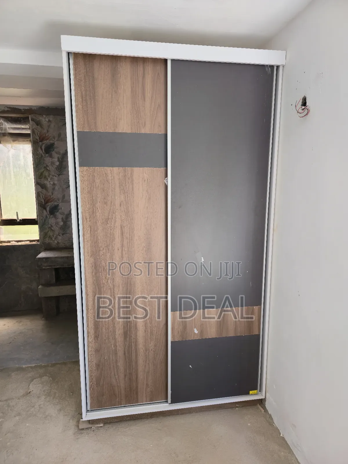 Wadrobe With Sliding Doors