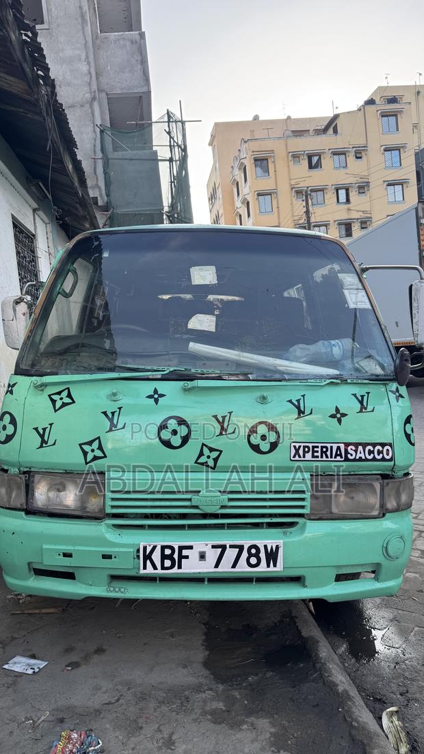 Nissan Caravan (Urvan) 2001 Blue - thumbnail 4