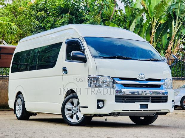 Toyota HiAce 2019 White