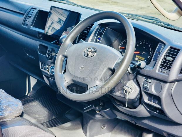 Toyota HiAce 2019 White - thumbnail 9