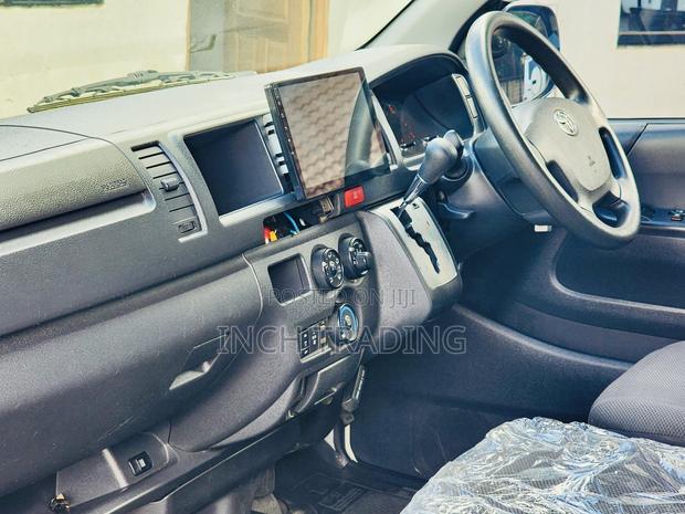 Toyota HiAce 2019 White - thumbnail 10