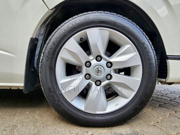 Toyota HiAce 2019 White - thumbnail 17