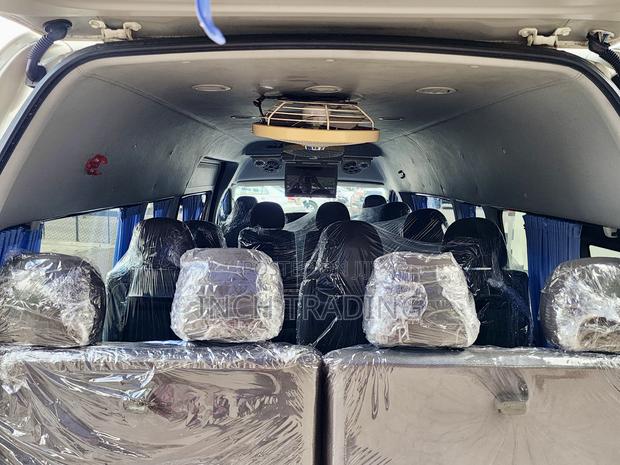 Toyota HiAce 2019 White - thumbnail 15
