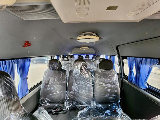 Toyota HiAce 2019 White - thumbnail 16