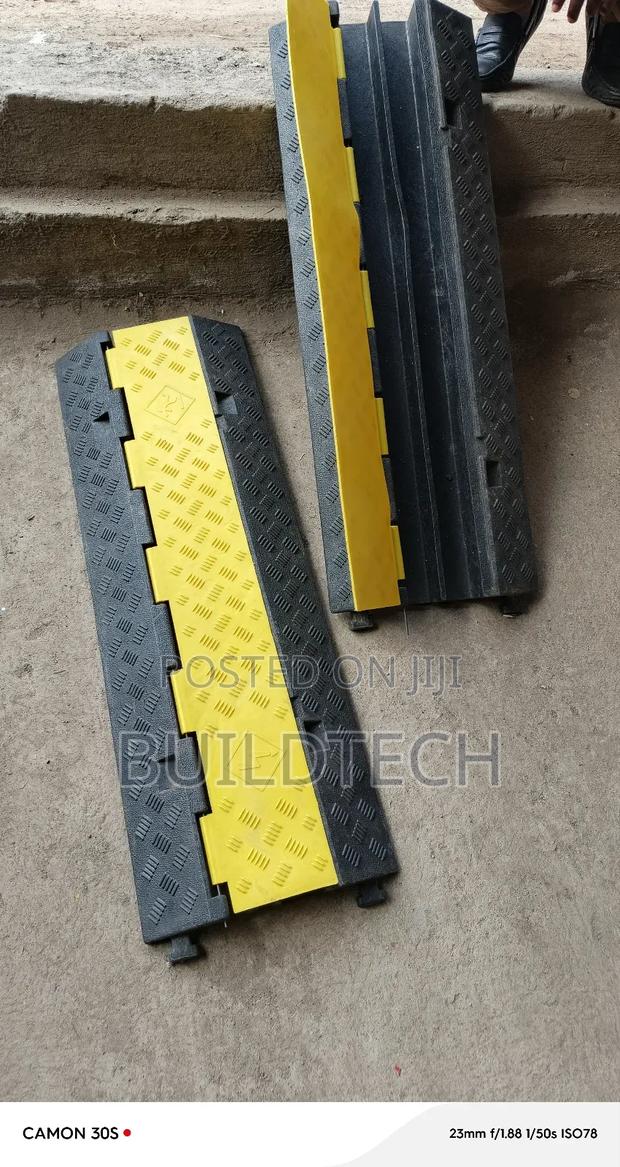 Proffesional Rubber Cable Management Ramp - main view