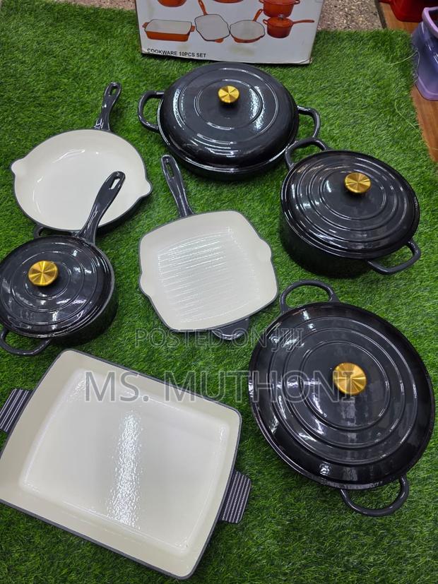 Black / White Durable Enamel Cast Iron Cookware Set - main view