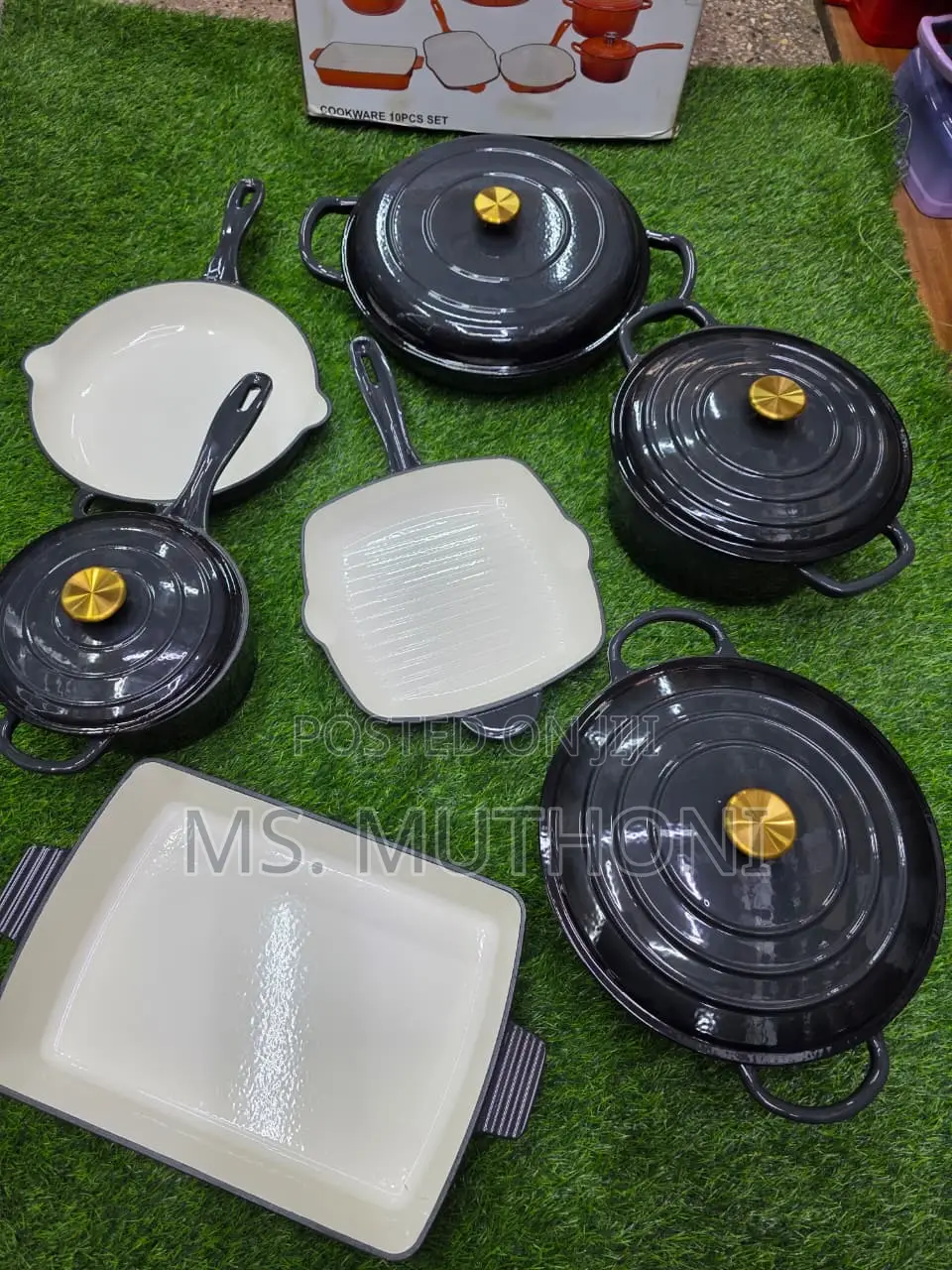 Black / White Durable Enamel Cast Iron Cookware Set