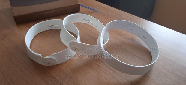 Clergy Round Collar With Button - thumbnail 2