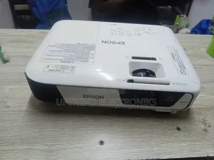 3200 Lumens Epson Eb-X31 Projector