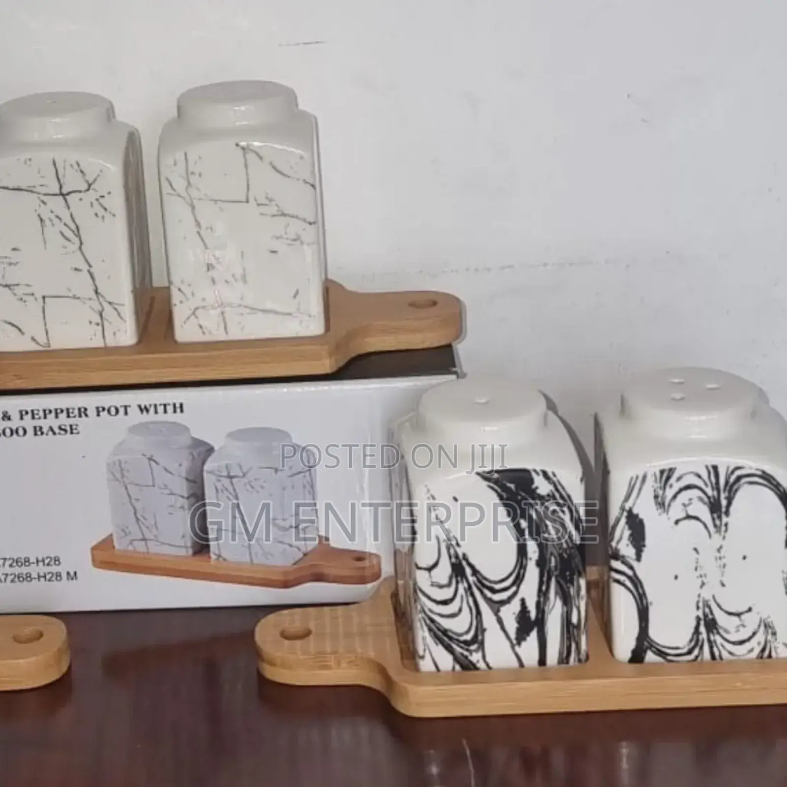 Modern Ceramic Saltpepper Pot Bamboo Base
