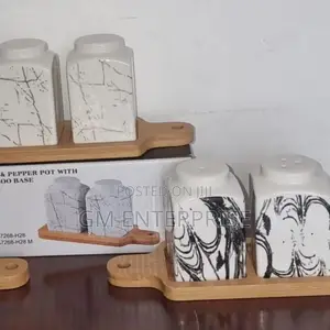 Modern Ceramic Saltpepper Pot Bamboo Base