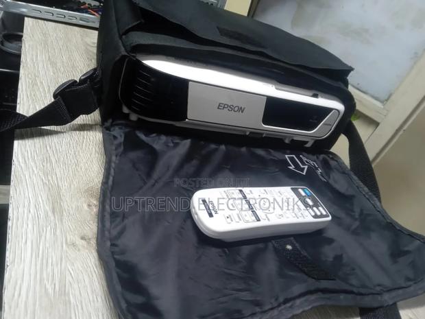 Sleek Design Projector Carrier for Office and School