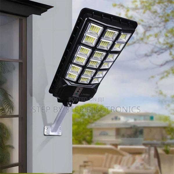 2000w Solar Street Light With Energy Saving and Long Term Reliability