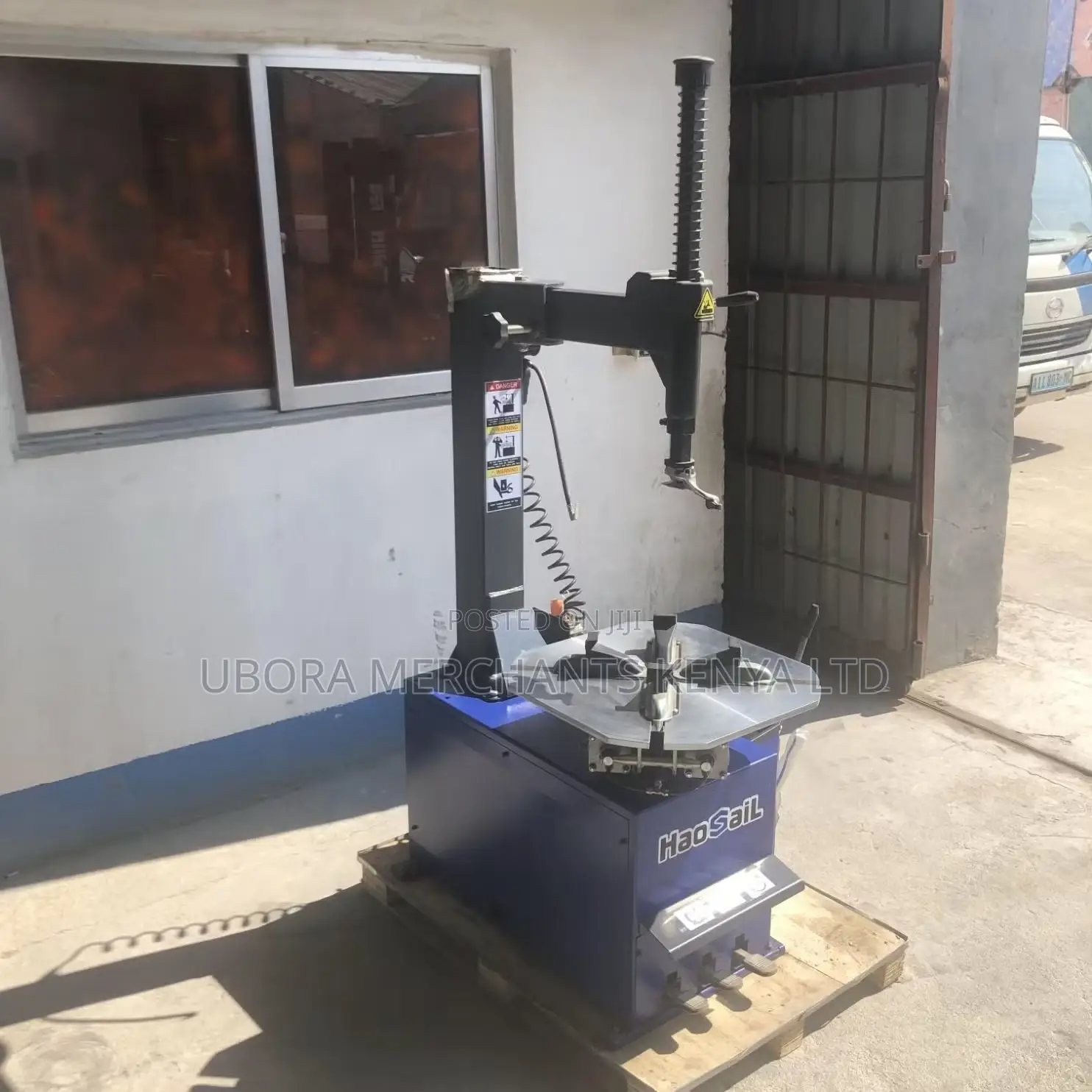 Single Arm Tyre Changer