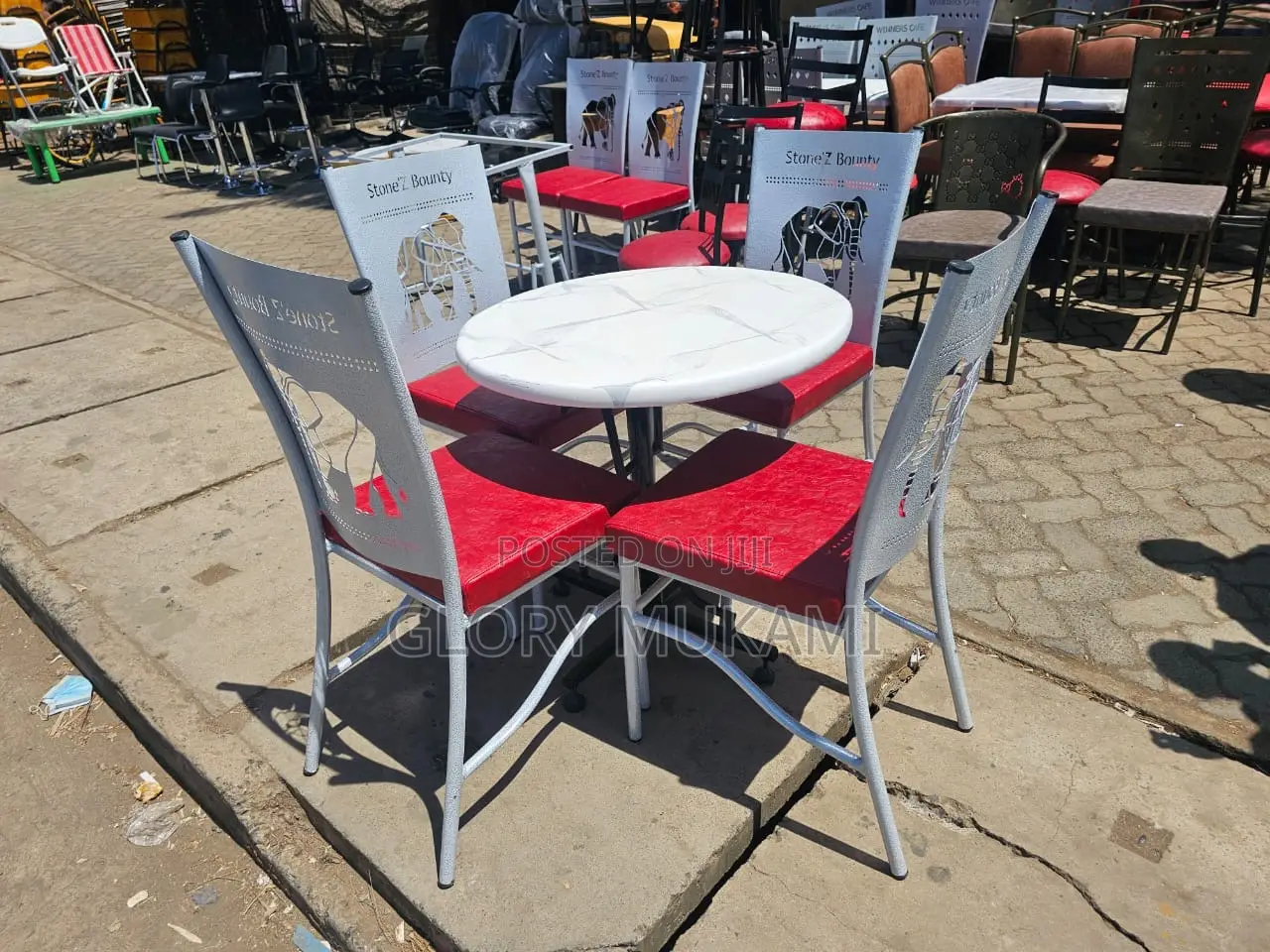 White Marble Round Table And Chairs