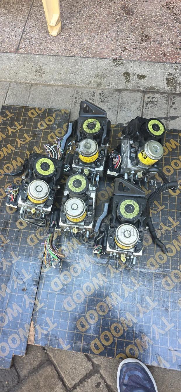 Lexus Rx400h Brake Actuator