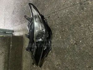 Toyota Auris Headlight