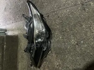 Toyota Auris Headlight