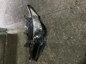 Toyota Auris Headlight