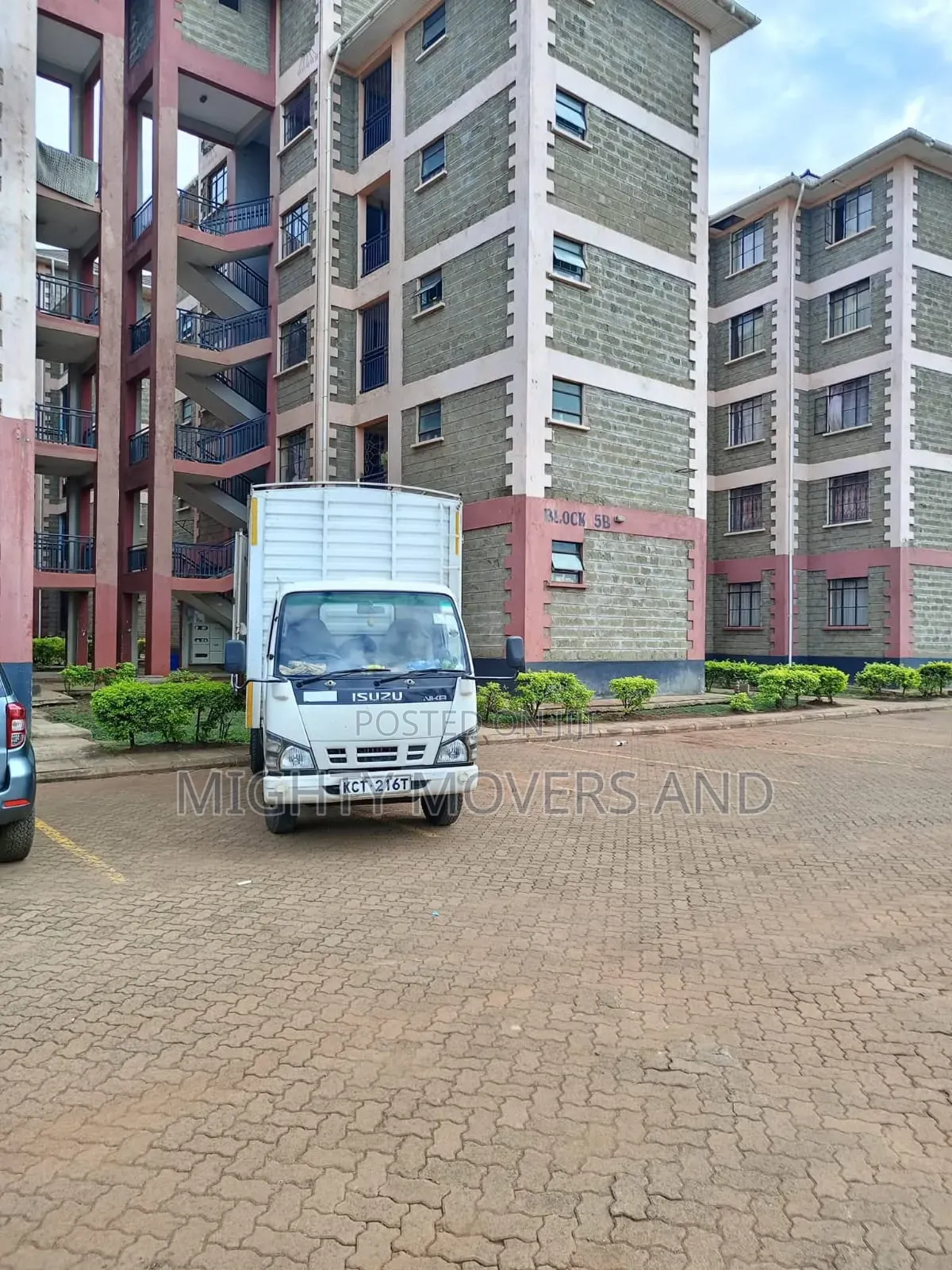 Transit Trucks/Lorries Are at Hand for Inter County Delivery