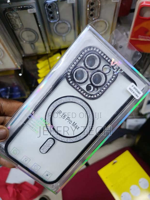 Soomio Magnetic Diamond Glitter Case for iPhone 16 Pro Max Case - thumbnail 2