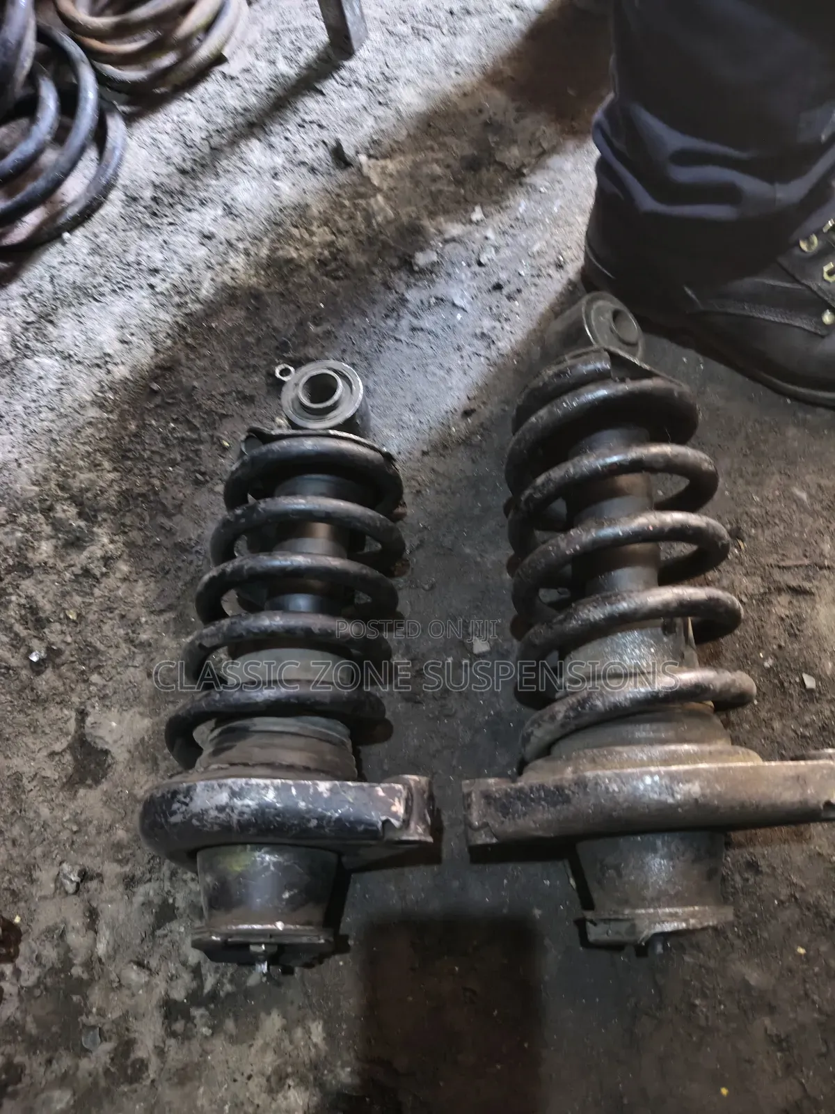 Nissan Wing Road Back Shocks
